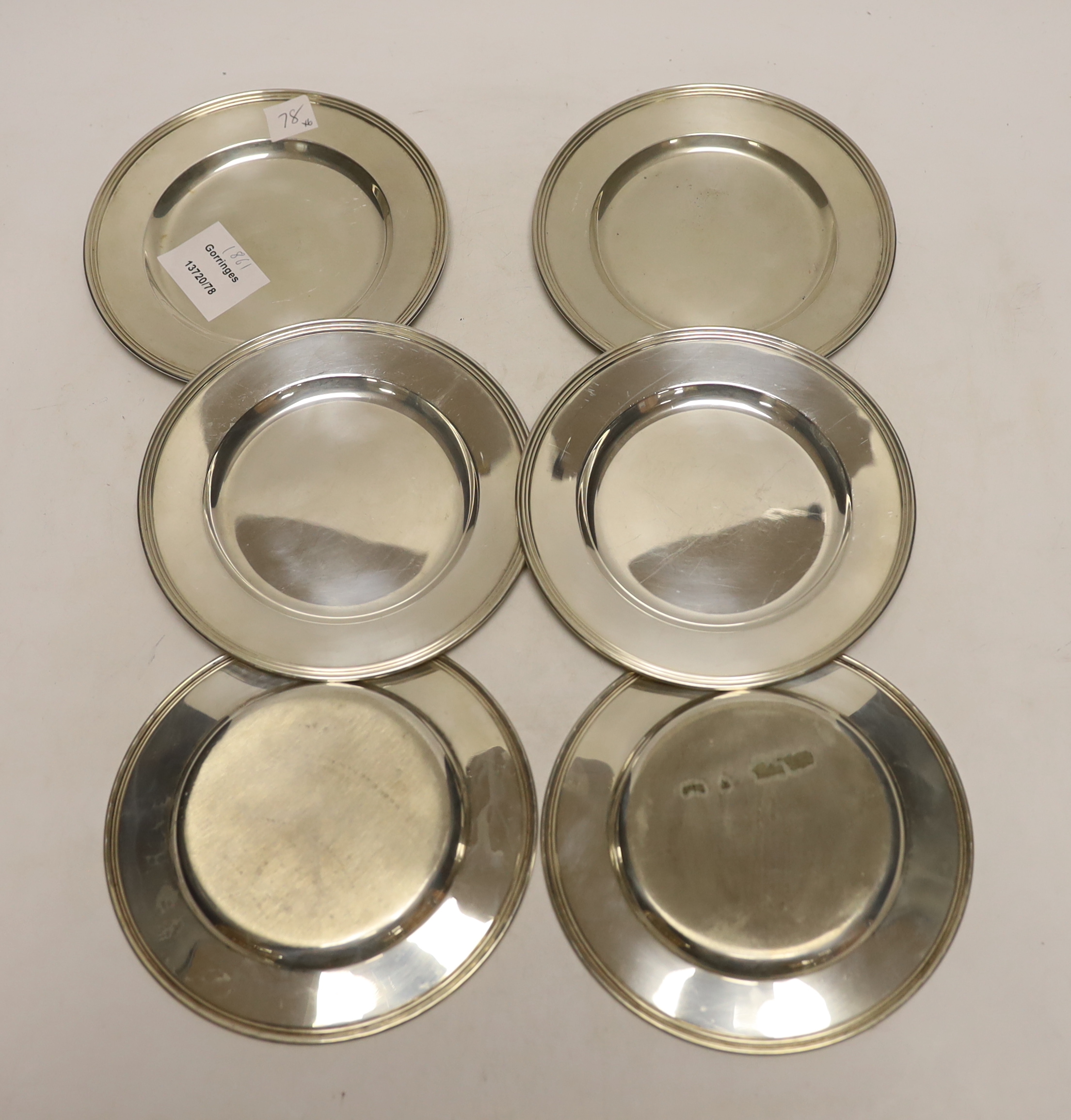 A set of six American sterling dishes, with reeded borders, 15cm, 14.3oz.